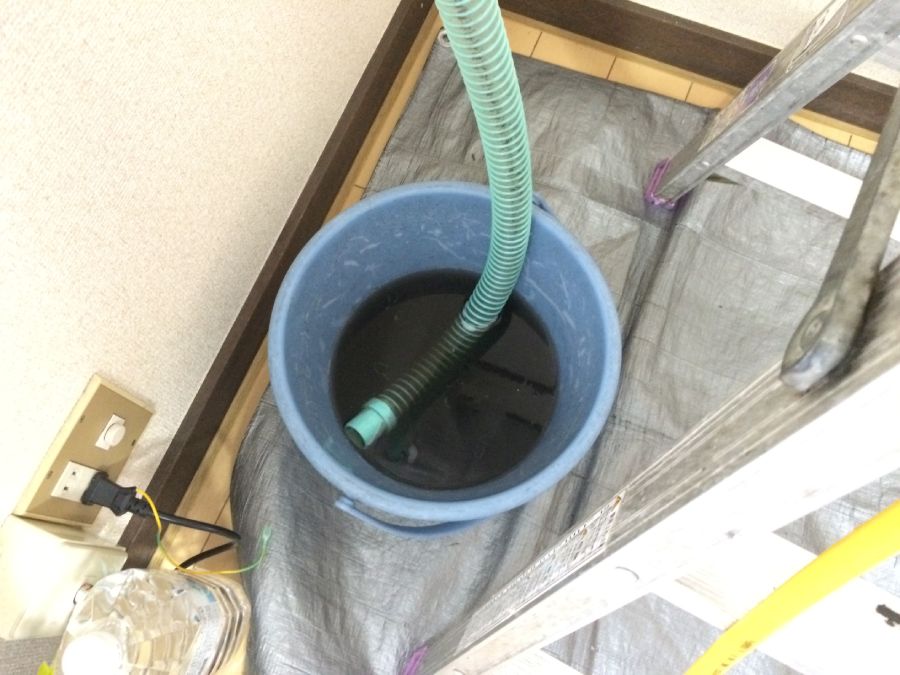 洗冷氣的髒水