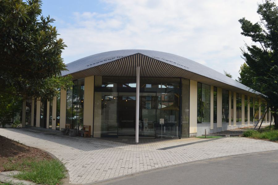 小布施圖書館正門口