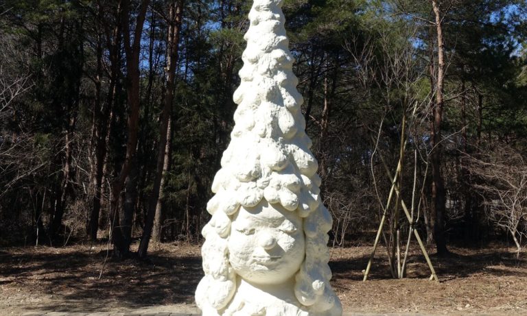 栃木那須黑磯奈良美智美術館N's YARD雕刻作品《Miss Forest / Thinker》