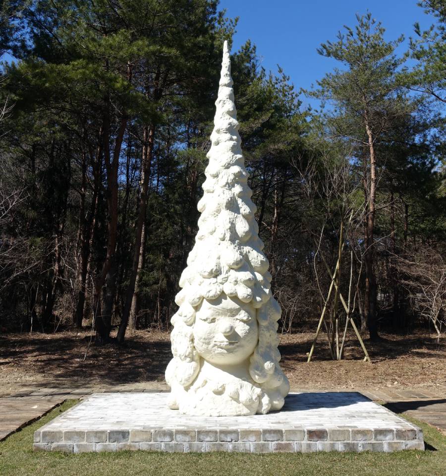栃木那須黑磯奈良美智美術館N's YARD雕刻作品《Miss Forest / Thinker》